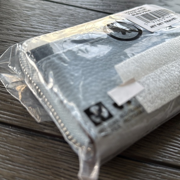 NWT Michael Kors jet set travel compact wallet - Picture 9 of 10